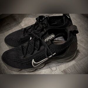 Women’s Black Size 8 Vapor Max Nike Sneakers. Paid $200 for them. Want $100